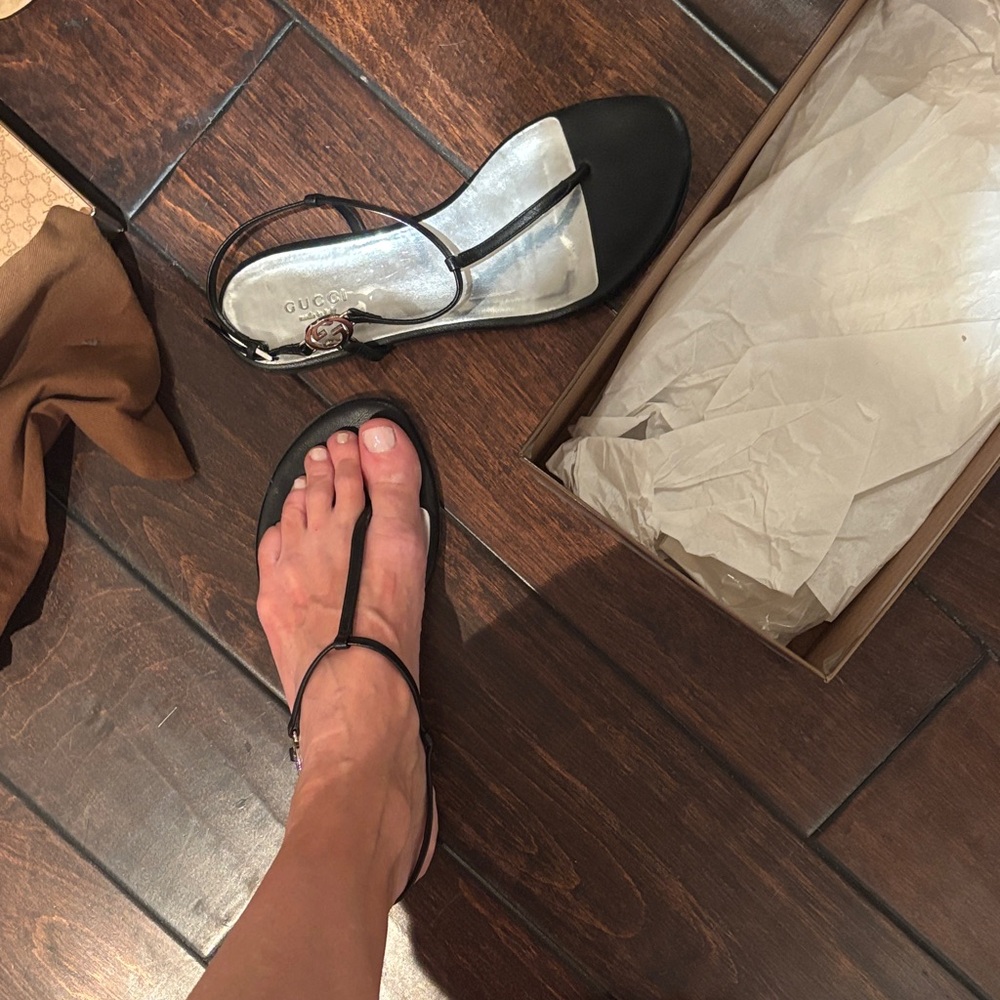 Gucci Black Leather T-Strap Sandals with Silver Footbed